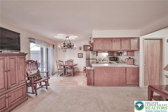 1736 Falcon Drive, Bethlehem City, PA 18017