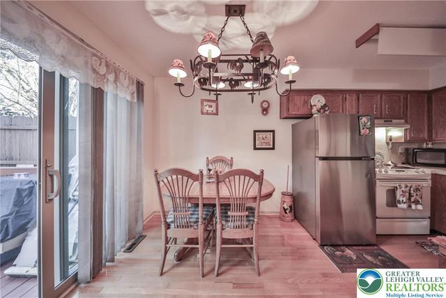 1736 Falcon Drive, Bethlehem City, PA 18017