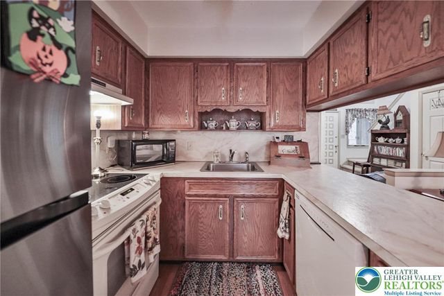 1736 Falcon Drive, Bethlehem City, PA 18017