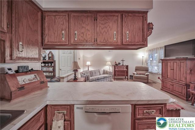 1736 Falcon Drive, Bethlehem City, PA 18017