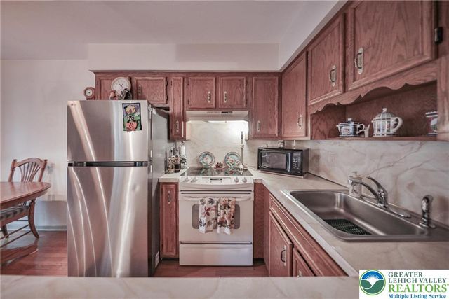 1736 Falcon Drive, Bethlehem City, PA 18017