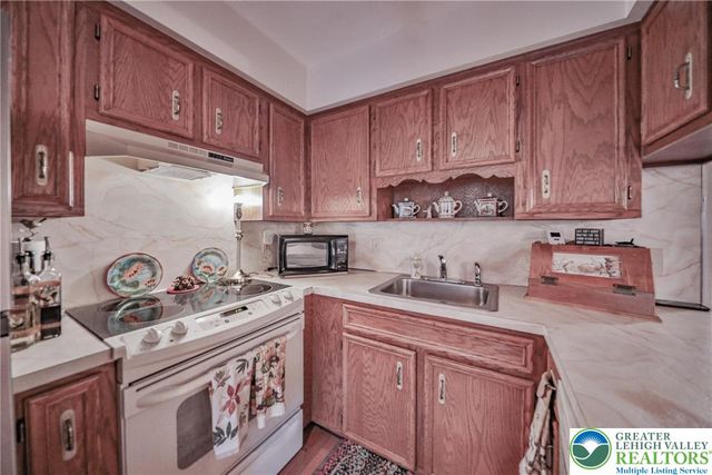 1736 Falcon Drive, Bethlehem City, PA 18017