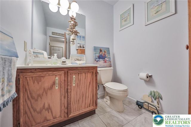 1736 Falcon Drive, Bethlehem City, PA 18017