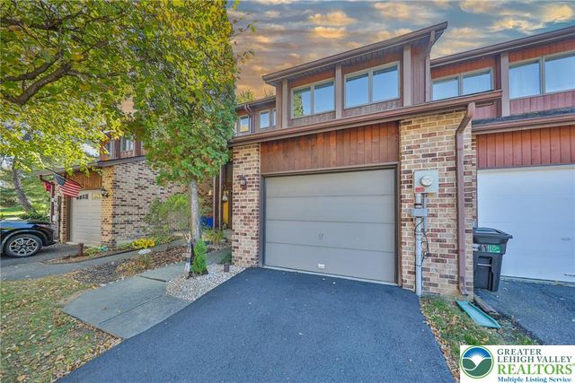 1736 Falcon Drive, Bethlehem City, PA 18017