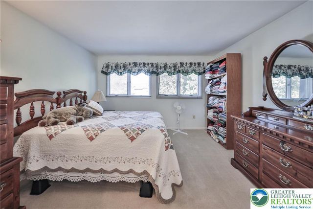 1736 Falcon Drive, Bethlehem City, PA 18017