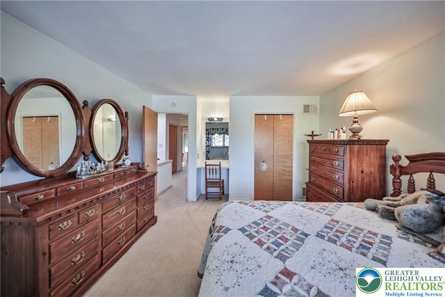 1736 Falcon Drive, Bethlehem City, PA 18017