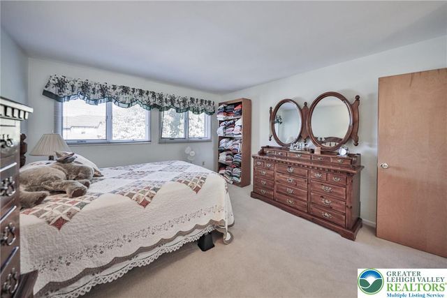 1736 Falcon Drive, Bethlehem City, PA 18017