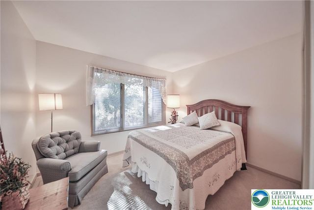 1736 Falcon Drive, Bethlehem City, PA 18017