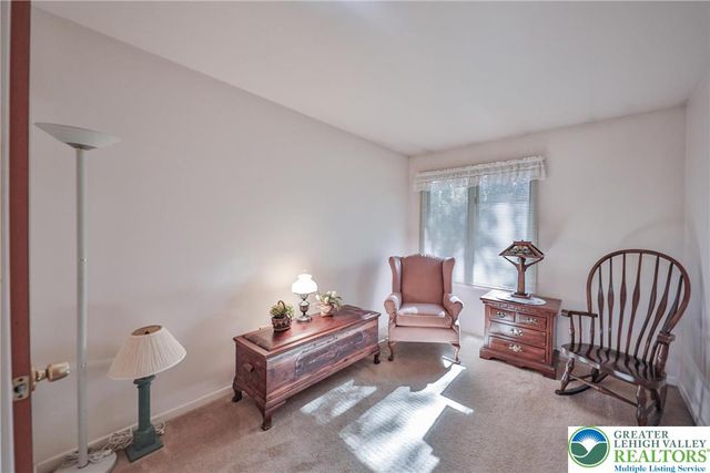 1736 Falcon Drive, Bethlehem City, PA 18017