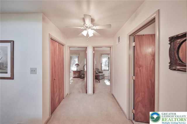 1736 Falcon Drive, Bethlehem City, PA 18017