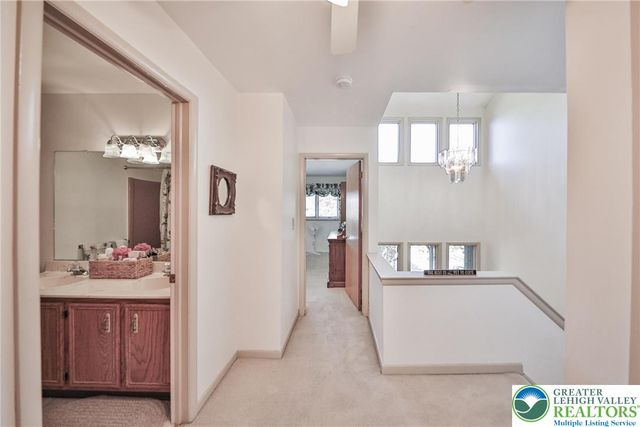 1736 Falcon Drive, Bethlehem City, PA 18017