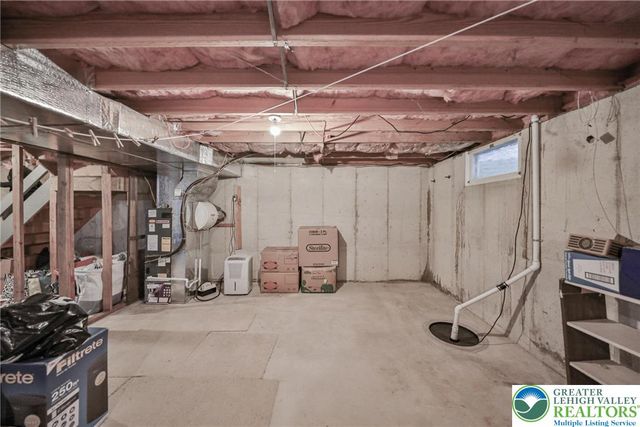 1736 Falcon Drive, Bethlehem City, PA 18017