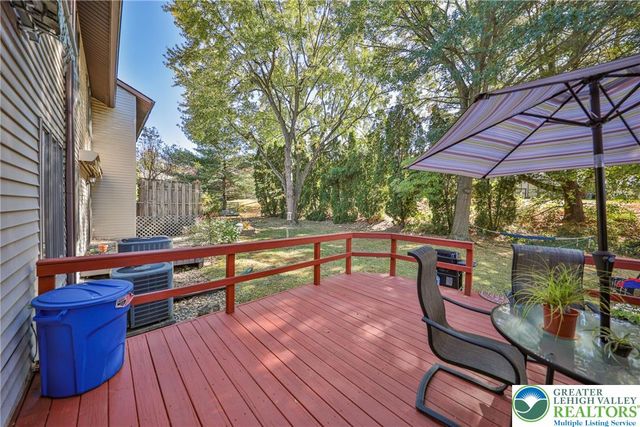 1736 Falcon Drive, Bethlehem City, PA 18017