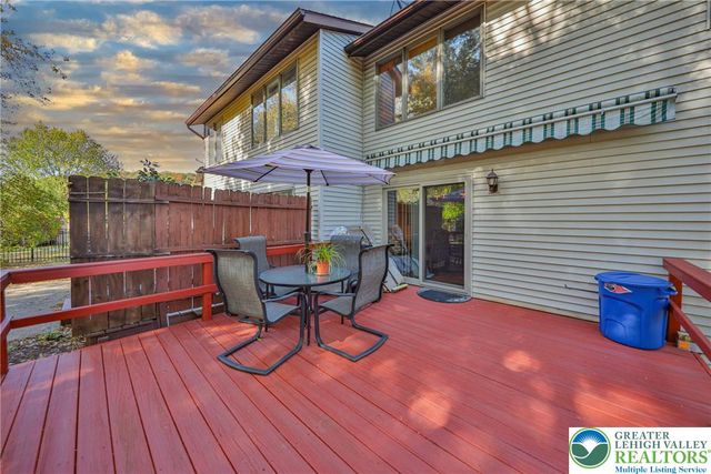 1736 Falcon Drive, Bethlehem City, PA 18017