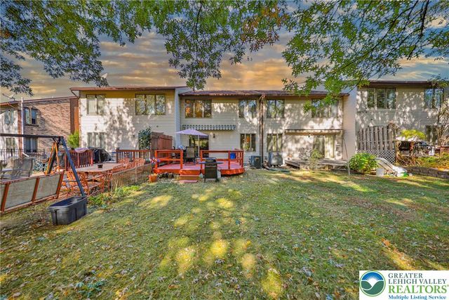 1736 Falcon Drive, Bethlehem City, PA 18017