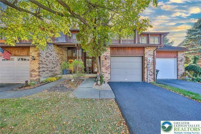 1736 Falcon Drive, Bethlehem City, PA 18017