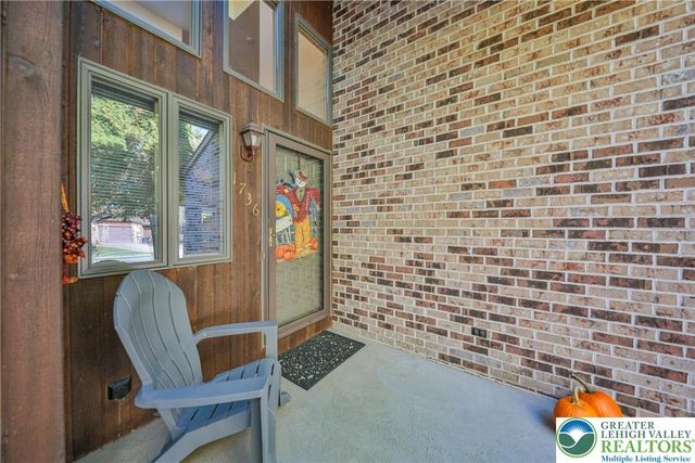 1736 Falcon Drive, Bethlehem City, PA 18017