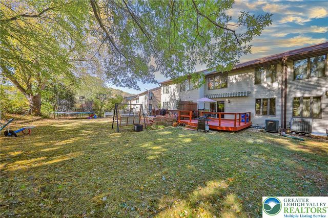 1736 Falcon Drive, Bethlehem City, PA 18017