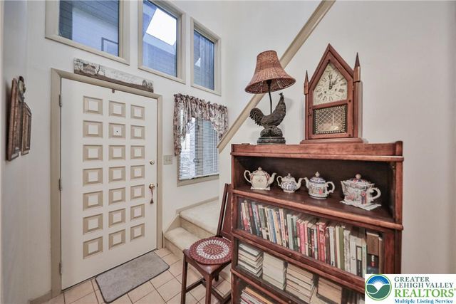 1736 Falcon Drive, Bethlehem City, PA 18017