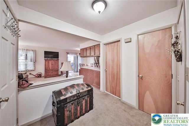 1736 Falcon Drive, Bethlehem City, PA 18017