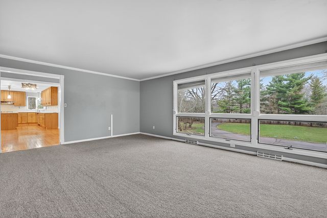 38W042 Silver Glen Road, St. Charles, IL 60175