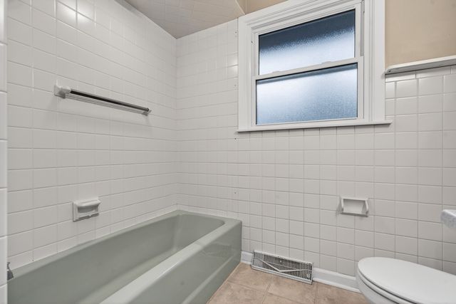 38W042 Silver Glen Road, St. Charles, IL 60175