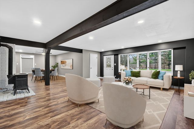 38W042 Silver Glen Road, St. Charles, IL 60175