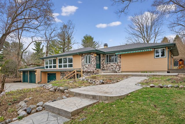 38W042 Silver Glen Road, St. Charles, IL 60175