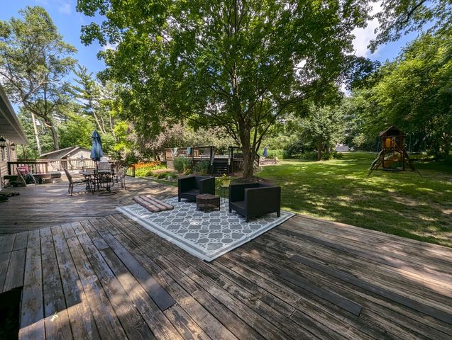 38W042 Silver Glen Road, St. Charles, IL 60175