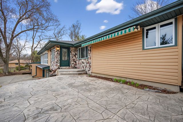 38W042 Silver Glen Road, St. Charles, IL 60175