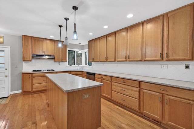 38W042 Silver Glen Road, St. Charles, IL 60175