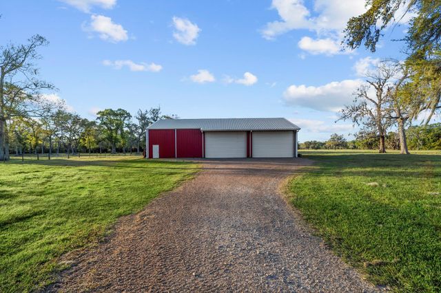 7341 County Road 27, Damon, TX 77430