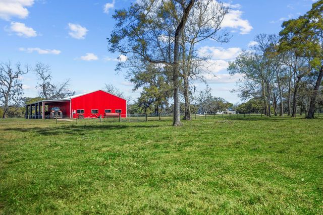 7341 County Road 27, Damon, TX 77430