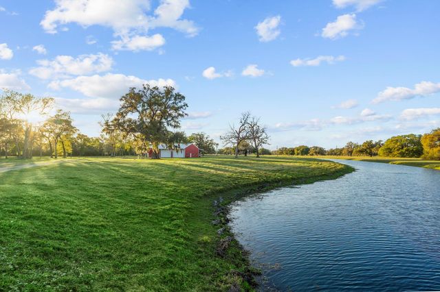 7341 County Road 27, Damon, TX 77430