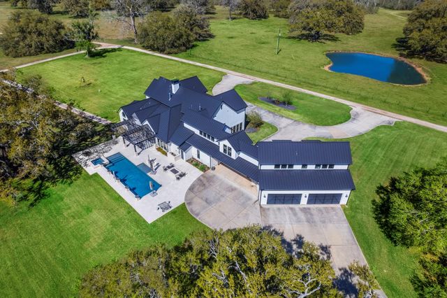 7341 County Road 27, Damon, TX 77430
