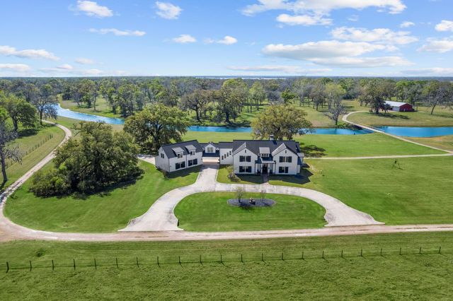 7341 County Road 27, Damon, TX 77430