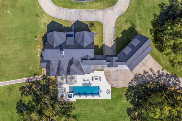 7341 County Road 27, Damon, TX 77430