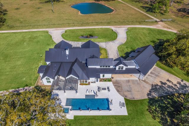 7341 County Road 27, Damon, TX 77430