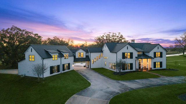 7341 County Road 27, Damon, TX 77430