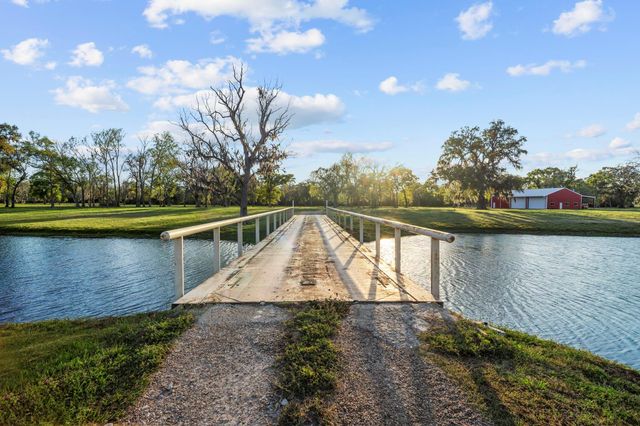 7341 County Road 27, Damon, TX 77430