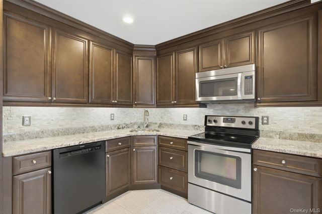 20 Yorkshire Terrace, Washingtonville, NY 10992