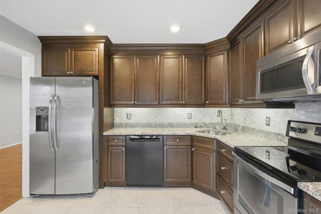 20 Yorkshire Terrace, Washingtonville, NY 10992