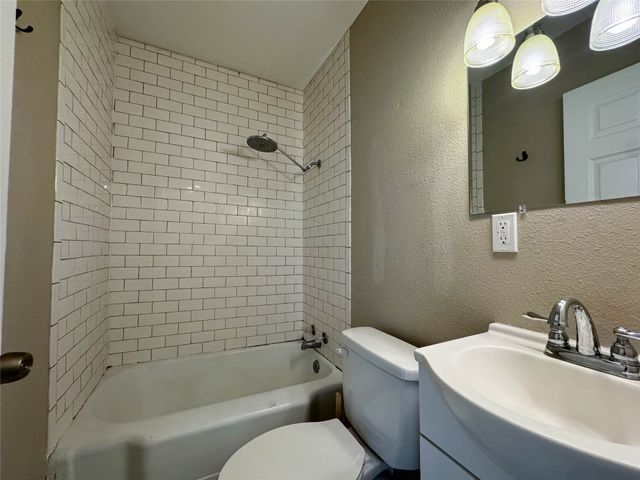 229 W Sycamore Street, Denton, TX 76201