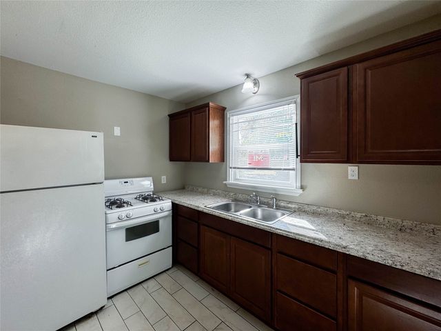 229 W Sycamore Street, Denton, TX 76201