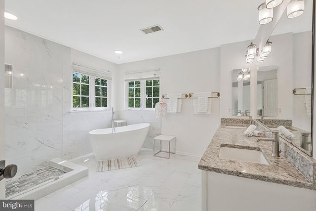 10491 MANNS HARBOR CT, Gainesville, VA 20155