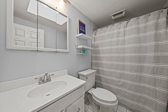 10 Newhall Rd, Lynnfield, MA 01940