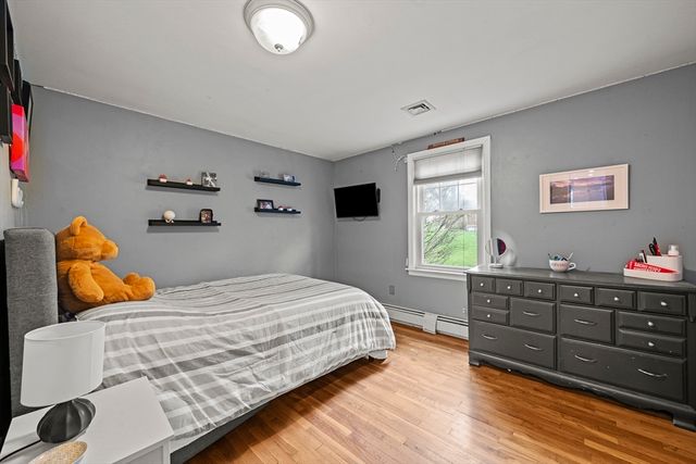 10 Newhall Rd, Lynnfield, MA 01940