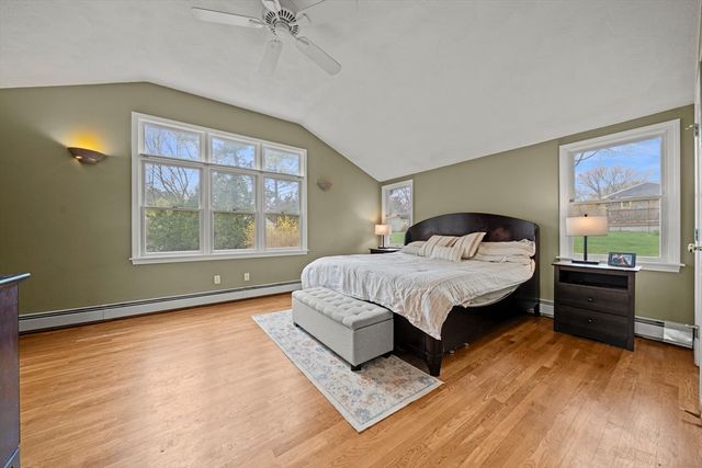 10 Newhall Rd, Lynnfield, MA 01940