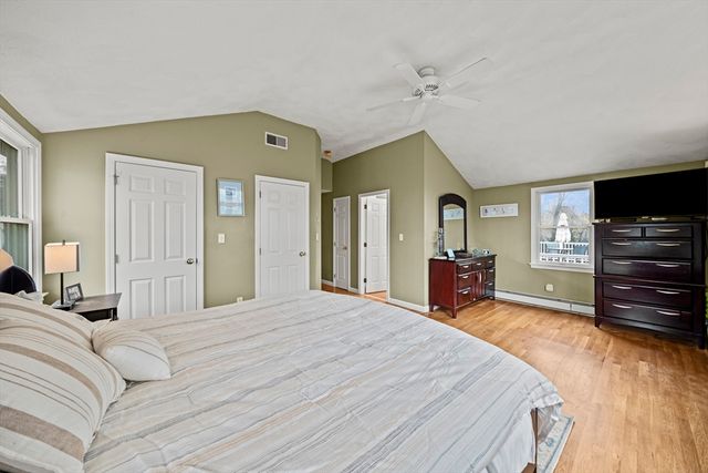 10 Newhall Rd, Lynnfield, MA 01940