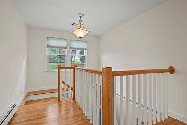 10 Newhall Rd, Lynnfield, MA 01940